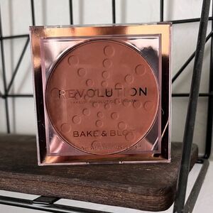 Revolution Bake & Blot Compact Powder Pressed Powder Deep Dark